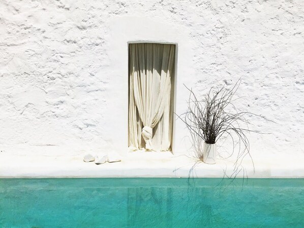 Outdoor pool - Artist's house, magical place warming heart and soul. (Cisternno)