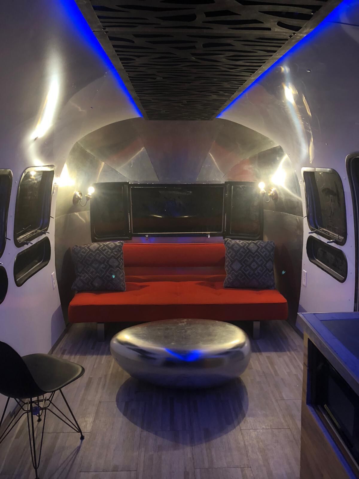 Chic Airstream on a 1 acre lot on the golf course in Scottsdale