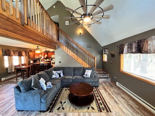 Pet-Friendly Albrightsville Chalet with Hot Tub, Fireplace, BBQ & Pool Table
