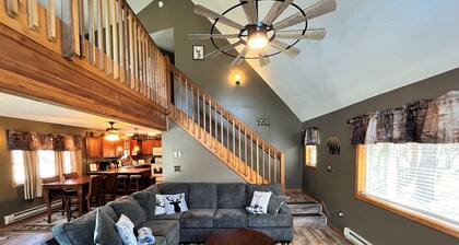 Pet-Friendly Albrightsville Chalet with Hot Tub, Fireplace, BBQ & Pool Table