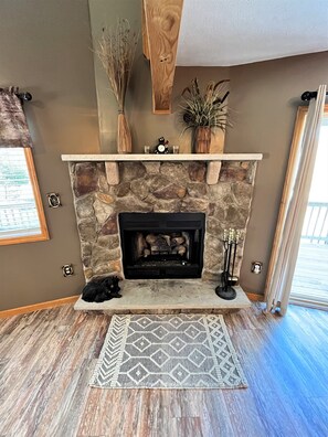 Interior - Teddy Chalet - Hot Tub, Pool Table Loft & Pet Friendly Towamensing Retreat (Albrightsville)