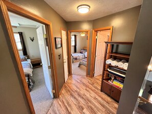 3 Schlafzimmer, Bügeleisen/Bügelbrett, Reisekinderbett, kostenloses WLAN