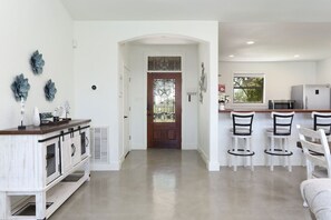 Dining - Serene Country Getaway – Luxury & Comfort in Nature (McQueeney)