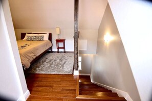 1 bedroom, bed sheets