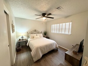 2 bedrooms, iron/ironing board, WiFi, bed sheets