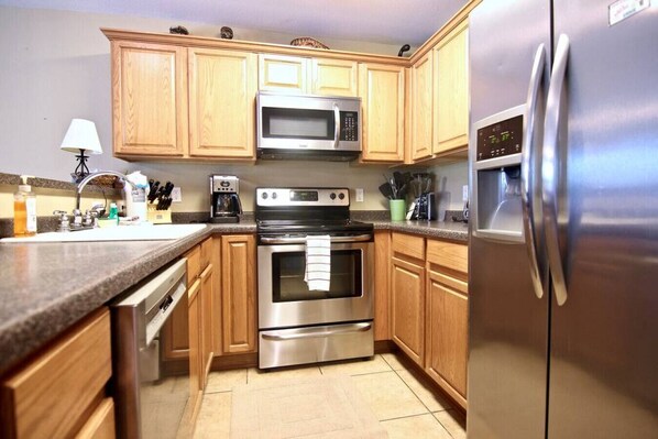 Fridge, microwave, oven, coffee/tea maker - 1st Floor 3BDR/3BTH Updated Condo w/ Pool/Hot tub! Gorgeous sunsets from patio! (New Braunfels)