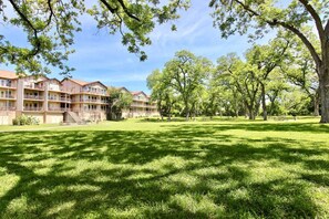 Exterior - 1st Floor 3BDR/3BTH Updated Condo w/ Pool/Hot tub! Gorgeous sunsets from patio! (New Braunfels)