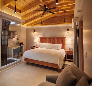Standard Room | Premium bedding, pillow-top beds, in-room safe, individually decorated - Hacienda Valentino (San Cristóbal de las Casas)