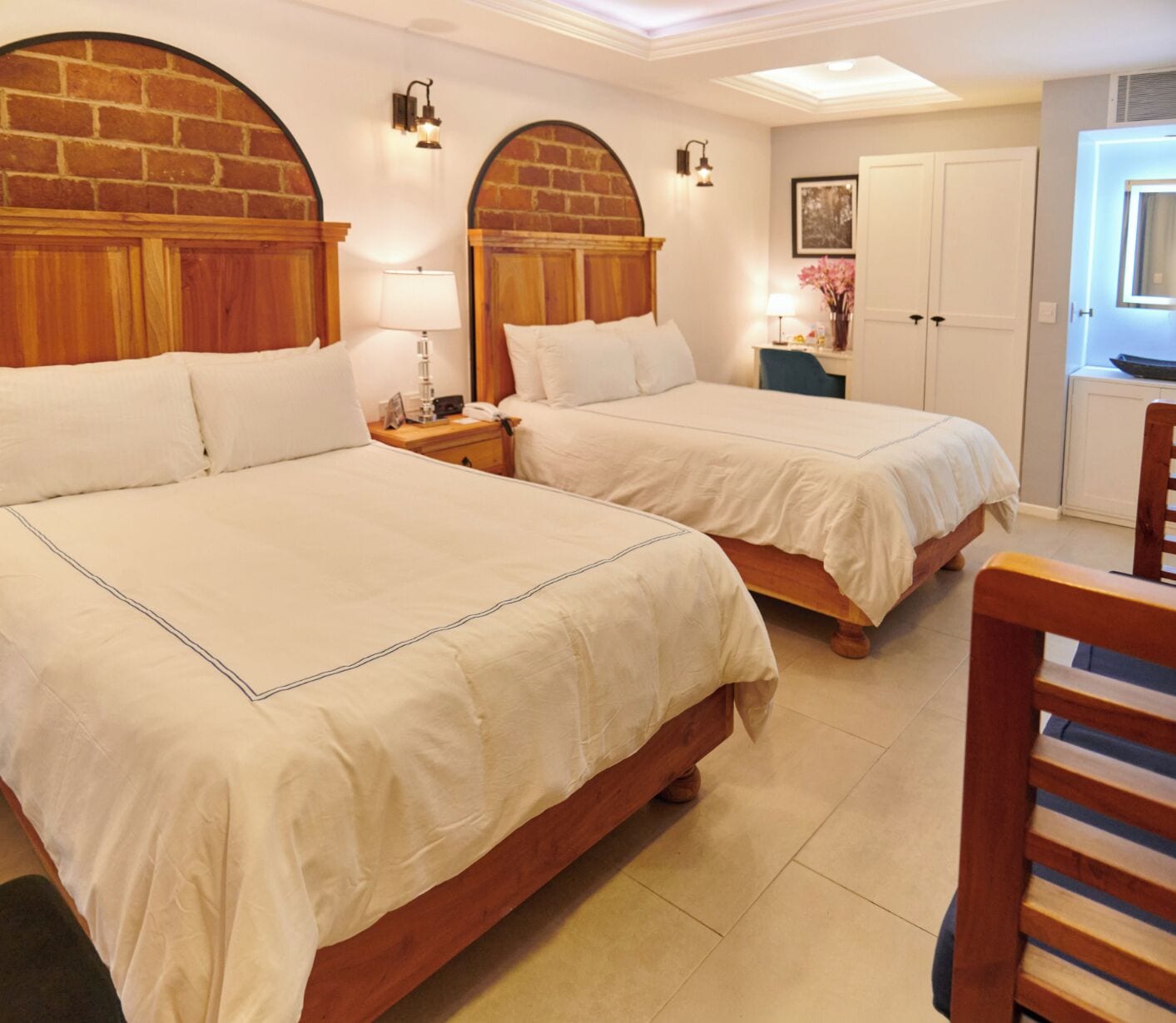 Luxe beddengoed, pillowtop-bedden, een kluis op de kamer, een bureau