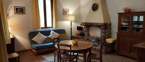 Comfort Cottage, Ensuite, Garden View (Estragon) | Lounge