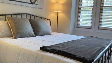 2 bedrooms, desk, iron/ironing board, free WiFi