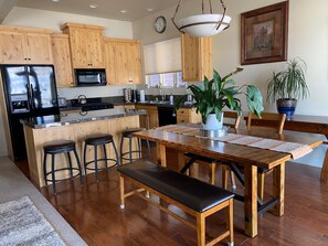 Main level kitchen/dining room