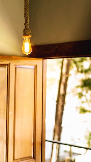 Unclassified image, 4 of 15, button