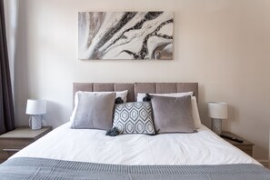 Deluxe House, 3 Bedrooms, Non Smoking, Garden View | 3 bedrooms, free WiFi - Wenham House (Westcliff-on-Sea)