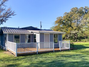 Family House, Private Bathroom, Courtyard View (Blue Jay Way) | Terrace/patio - Outcast Landing - A Fisherman's Paradise (Cedar Creek)