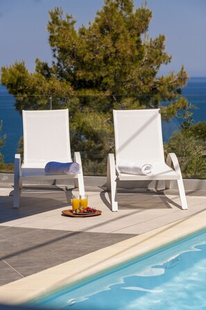 حمّام سباحة خارجي