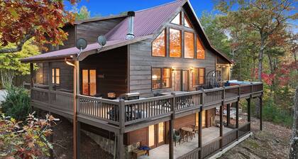 Xmas Haven Mountain Lake views HotTub Firepit Pool arcade games