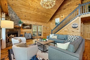 Smart TV, fireplace, ping pong - Ultimate Mountain Escape Hot Tub Firepit  Lake Views Games (Morganton)