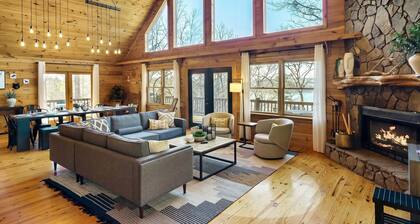 Spring in the Mountains Lakeviews HotTub Firepit Pool arcade games