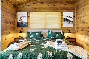 4 chambres, bureau, fer et planche à repasser, lit parapluie