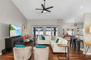 Smart TV, futbolito, tenis de mesa y libros 