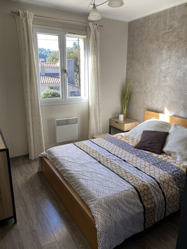 3 bedrooms, iron/ironing board, WiFi