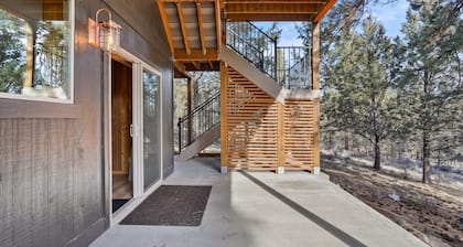 Pine Knoll - Peaceful, Hot Tub, Wifi, Propane Fire Pit, Newly Furnished