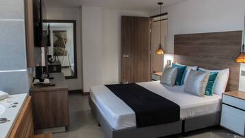 Luxury Suite | Hypo-allergenic bedding, minibar, free WiFi, bed sheets