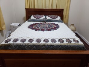 4 slaapkamers, een bureau, een strijkplank/strijkijzer, gratis wifi