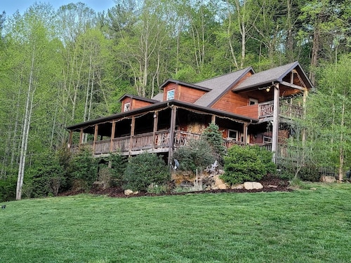 The Eagle's Nest w/Paddle Boards and Kayaks