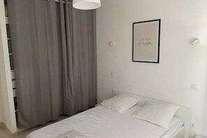 3 bedrooms, iron/ironing board, travel crib, WiFi