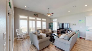 Flat-screen TV, offices - Kool Breeze Escape: 3  BR, 2  BA House in Port Bolivar, Sleeps 12 (Bolivar Peninsula)