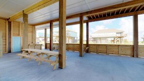 Outdoor dining - Kool Breeze Escape: 3  BR, 2  BA House in Port Bolivar, Sleeps 12 (Bolivar Peninsula)