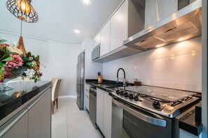 Room | Private kitchen | Fridge, microwave, oven, blender