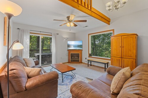 Brown Manor (Hocking Hills Area)