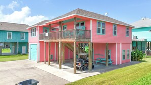 Exterior - A Coral Crab: 4  BR, 2.5  BA House in Port Bolivar, Sleeps 20 (Bolivar Peninsula)