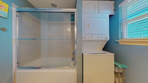 Interior - A Coral Crab: 4  BR, 2.5  BA House in Port Bolivar, Sleeps 20 (Bolivar Peninsula)