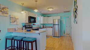 Fridge, microwave, oven, stovetop - A Coral Crab: 4  BR, 2.5  BA House in Port Bolivar, Sleeps 20 (Bolivar Peninsula)