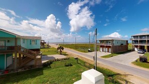 Property grounds - La Casa Bonita: 2  BR, 2  BA House in Crystal beach, Sleeps 8 (Bolivar Peninsula)