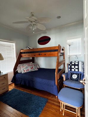 2 bedrooms, free WiFi - La Casa Bonita: 2  BR, 2  BA House in Crystal beach, Sleeps 8 (Bolivar Peninsula)