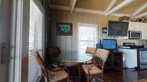 Dining - Redfish Tower: 3  BR, 3  BA House in Pt. Bolivar, Sleeps 8 (Bolivar Peninsula)
