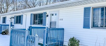 Cheerful 2 Bedroom in Downtown Grass Lake | Bikes