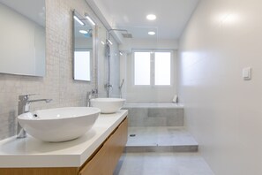 Shower, hair dryer, towels - Port Area I. Wifi + A/ Conditioning (Valencia)
