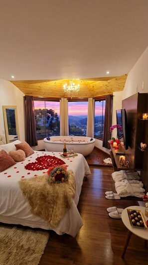 Premium bedding, down duvets, pillow-top beds, minibar - Pousada Recanto dos Moinhos (Campos do Jordão)