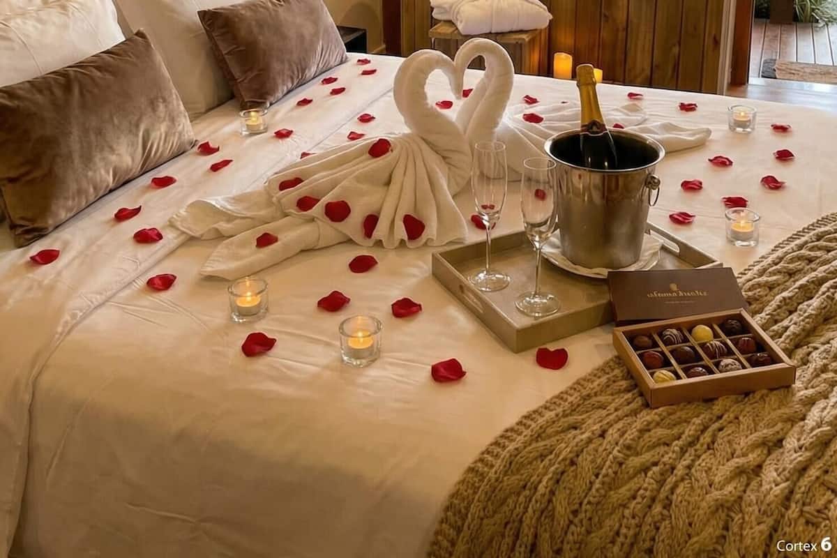 Bộ đồ giường cao cấp, chăn bông, nệm có lớp đệm bông, minibar