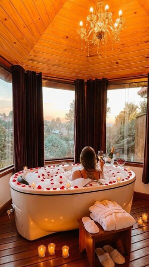 Premium bedding, down duvets, pillow-top beds, minibar - Pousada Recanto dos Moinhos (Campos do Jordão)