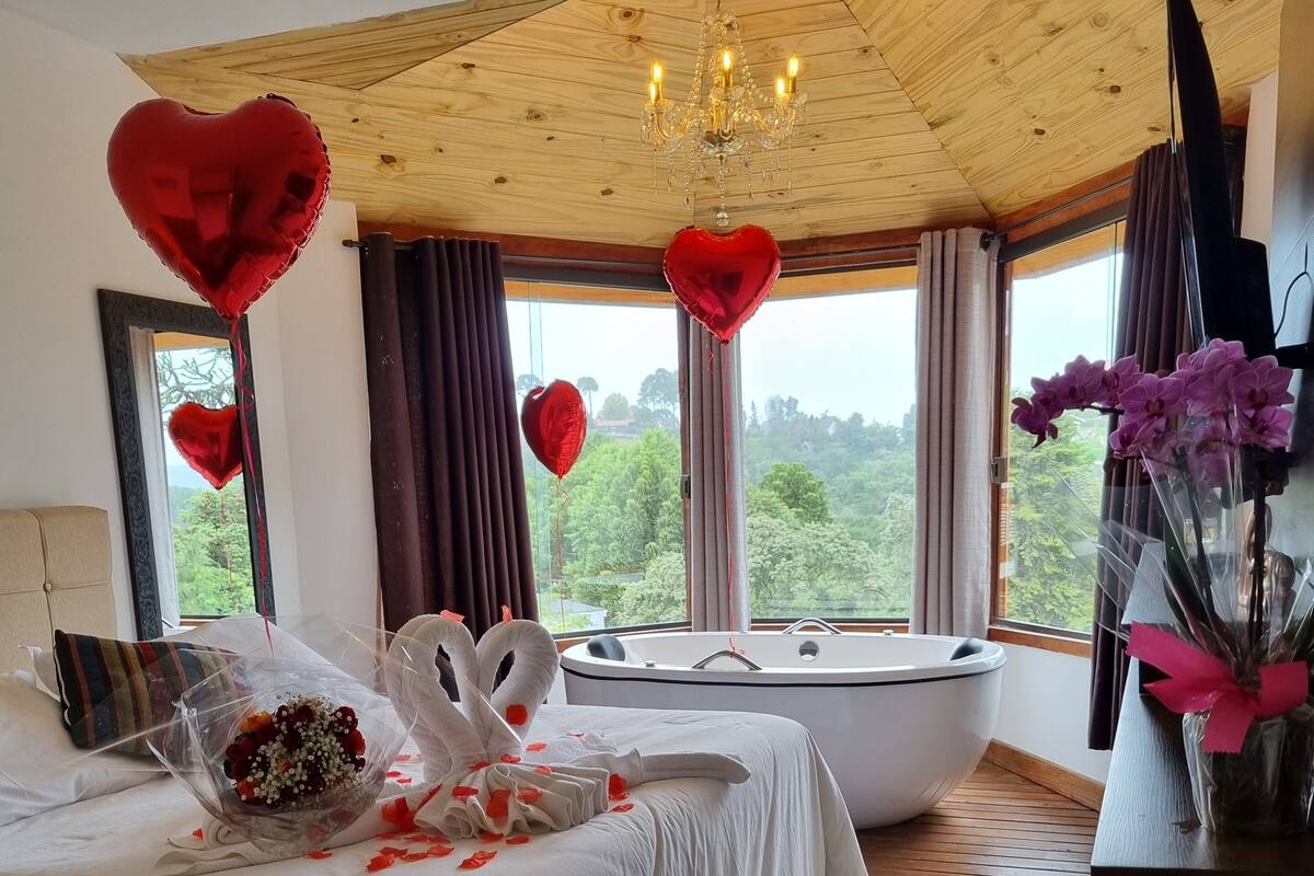 Luxe beddengoed, donsdekens, pillowtop-bedden, een minibar