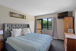 5 bedrooms, WiFi, wheelchair access - Rural luxury - 5 bedroom getaway (Kirwee)