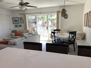 Smart TV - Welcome to Rollin Tide Villas in the heart of beautiful 30A. (Santa Rosa Beach)