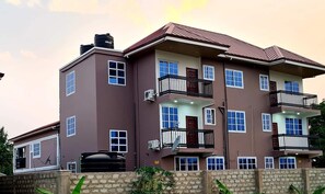 Exterior - EXECUTIVE 2Bed, 2Bath Apt @ Adenta.Wifi,Clean.Safe (Adenta Municipality)